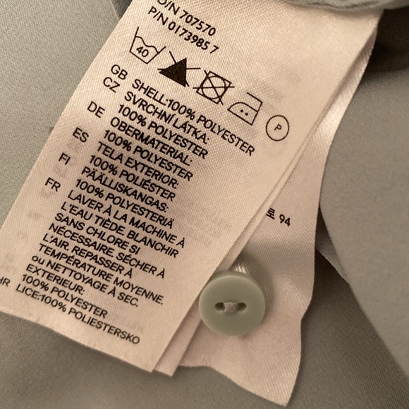 H&M Sleeveless Blouse, Size 2 - Picture 6 of 6